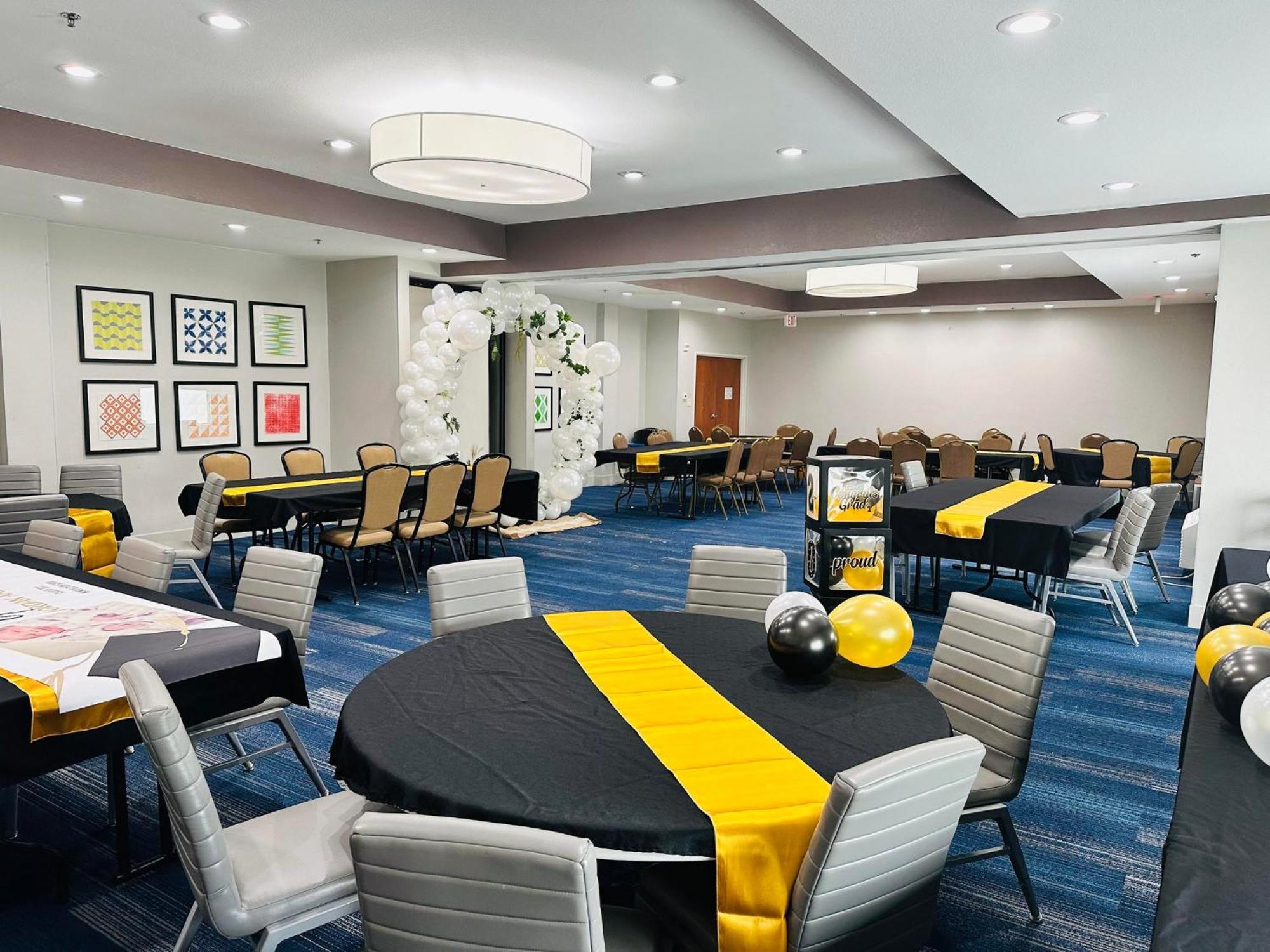 Holiday Inn Express Hotel & Suites Mansfield By Ihg Exterior photo